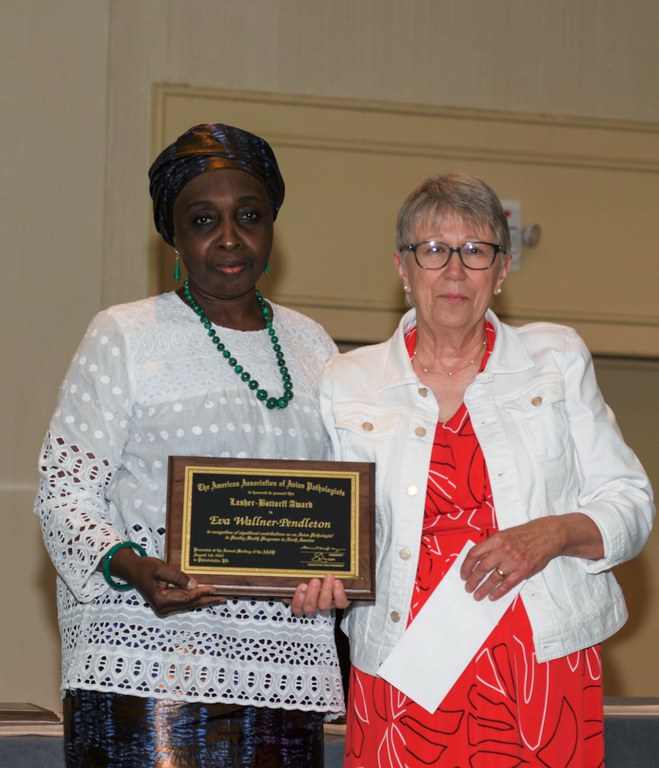 DSC_2440 (3) Eva Pendleton receiving award at AAAP 2022.jpg